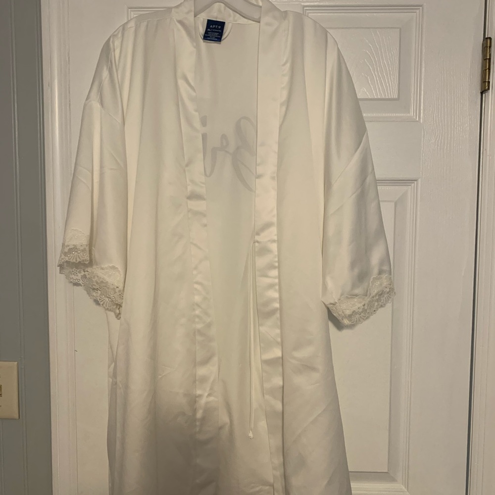 Bride Robe - Picture 2 of 4